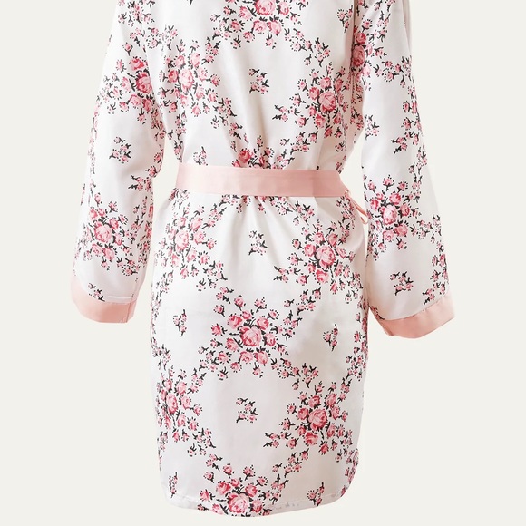 🌸MORGAN LANE Allie Robe In White Floral (L/XL)🌸 - Picture 3 of 10